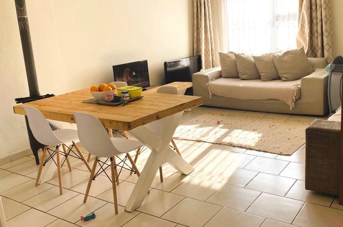 For Sale: Elandspoort House with 3 Bedrooms, Braai Area, Double Garage.