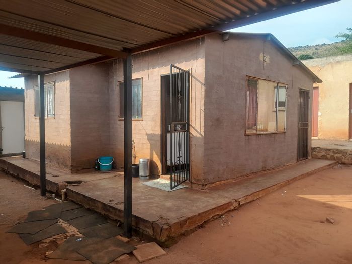 For Sale: Mamelodi East House with 2 Bedrooms, 10 Outside Rooms, Income Potential.