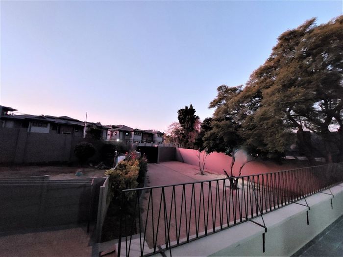 Victory Park Apartment To Rent: 1 Bed, prepaid utilities, close to shopping.