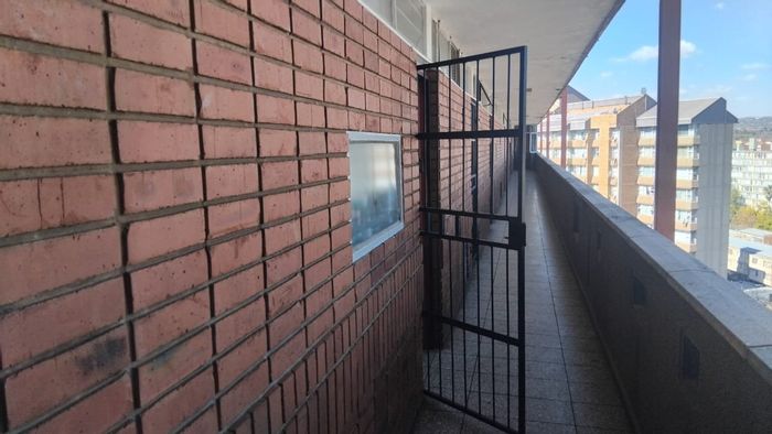 For Sale: 1-Bedroom Apartment in Pretoria Central, ideal for students or couples.
