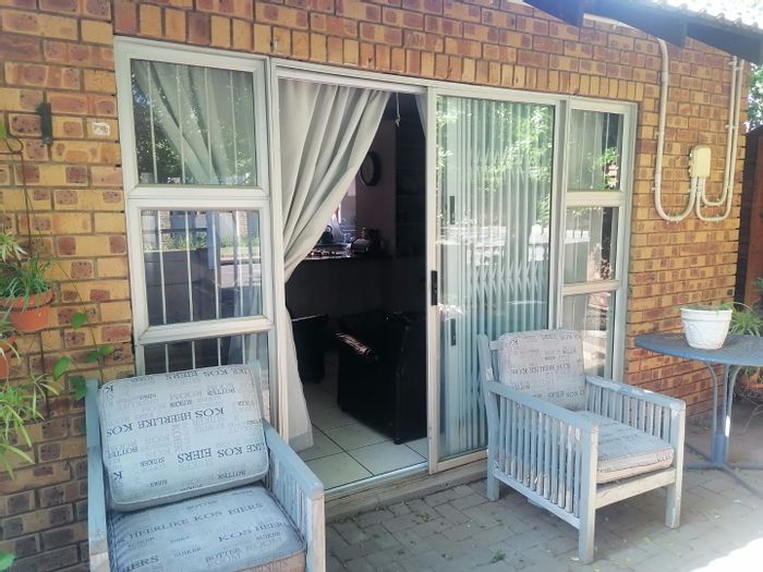 2-Bedroom Townhouse For Sale in Uitsig with private courtyard and secure parking.