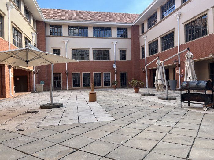 Bryanston Commercial Office To Rent: Prime space, amenities, flexible layout, strong lease incentives.