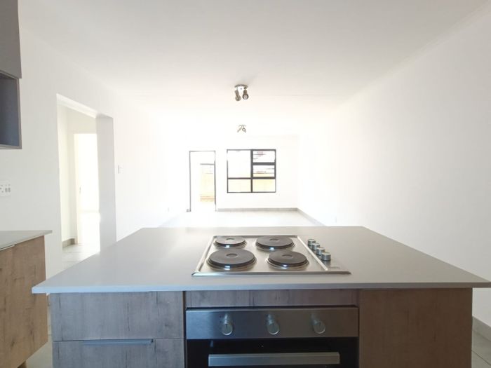Witfontein Apartment To Rent: 2 Bed, 2 Bath, pool, gym, and braai area.
