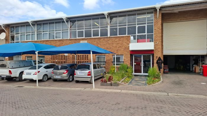 Industrial unit to rent in Corporate Park with flexible space and 24-hour security.