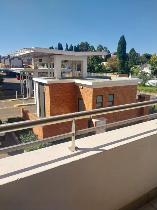 Die Hoewes Apartment To Rent: 2 beds, balcony, gym, security, parking included.