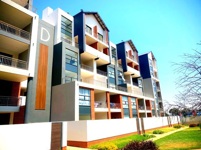 2-Bedroom Apartment To Rent in Greenstone Hill with gym, games room, and security.