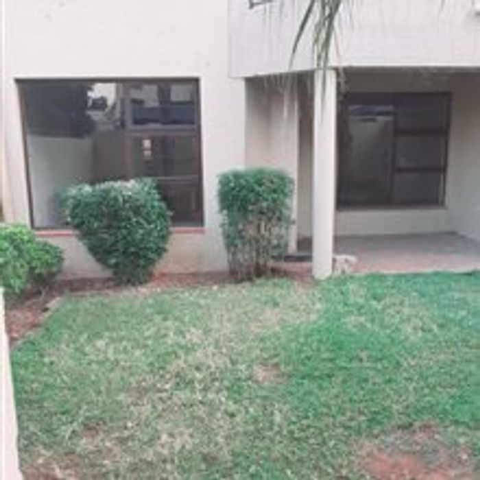 2 Bedroom, 2 Bathroom Garden Apartment in Paulshof - To Rent, Private Garden.