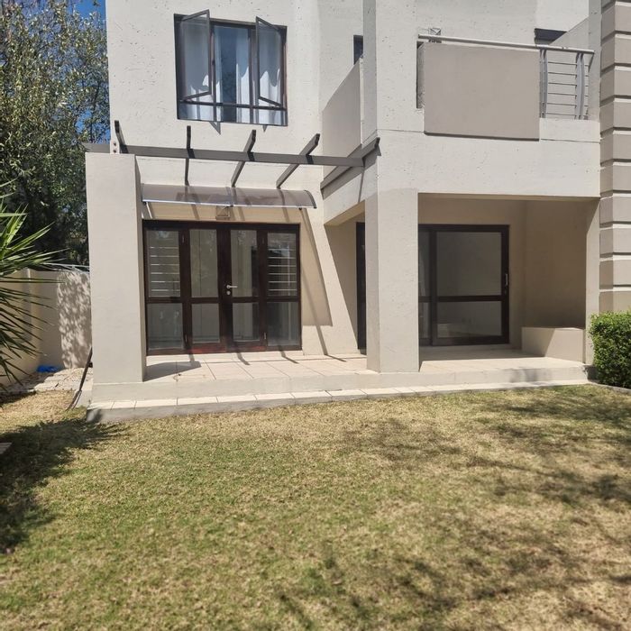 Witkoppen Apartment To Rent: 1 bed, private garden, clubhouse, pets allowed.