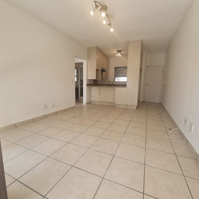Witkoppen Apartment To Rent: 1 Bed, garden access, clubhouse, pets allowed.