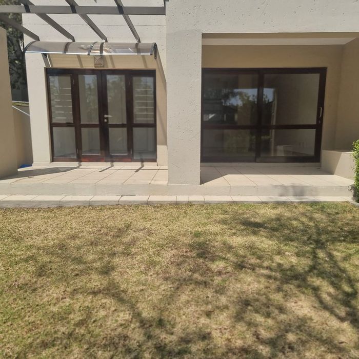 Ground floor 1-bed apartment in Fourways with private garden and clubhouse access.