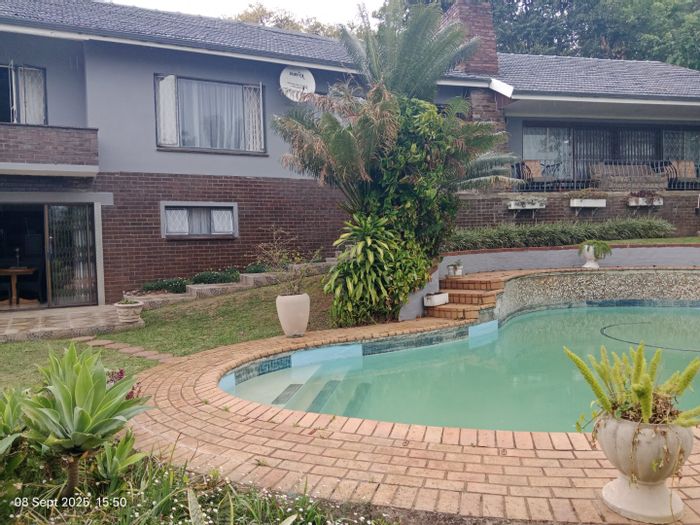 For Sale: Spacious Blackridge house with 5 bedrooms, pool, and double garage.