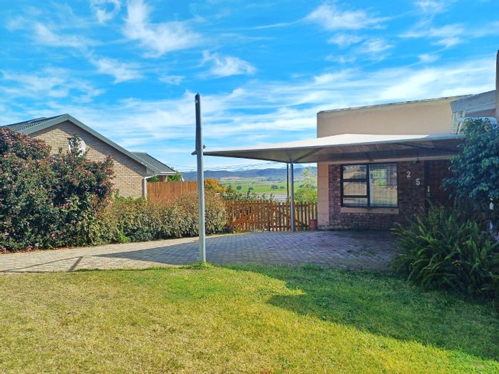 For Sale: House in Fraaiuitsig with 3 bedrooms, garage, and scenic views.
