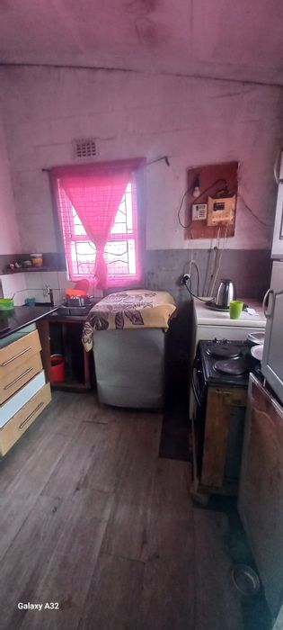 Eastridge House For Sale: 2 Bedrooms, parking, kitchen-dining, negotiable price.