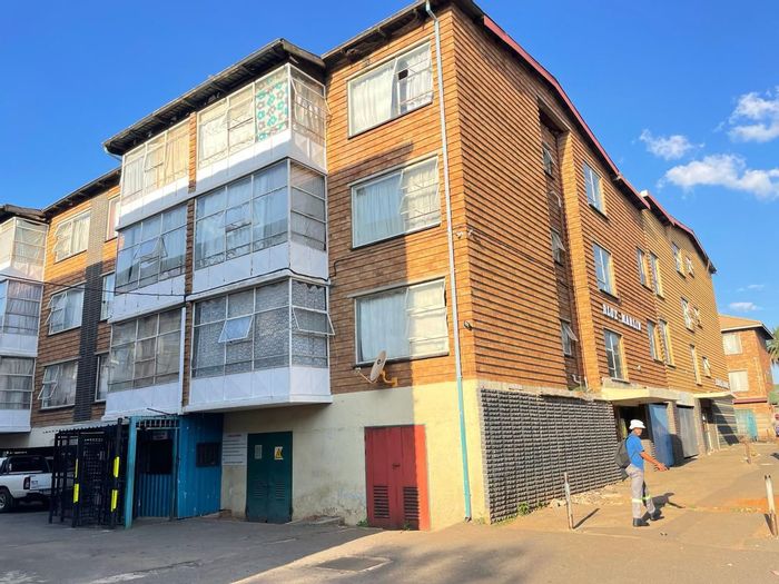 For Sale: Apartment in Kempton Park Central with 4.5 rooms and investment potential.