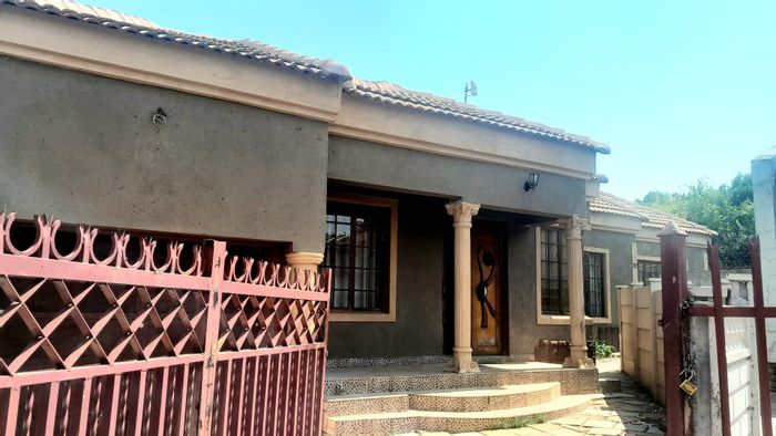 3-Bedroom House for Sale in Elandspoort with garage, yard, and storage options.