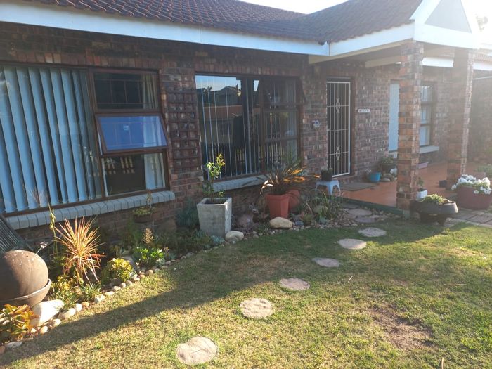 House To Rent in Aston Bay: 3 Bedrooms, Lapa, Home Office, Garden Services Included.