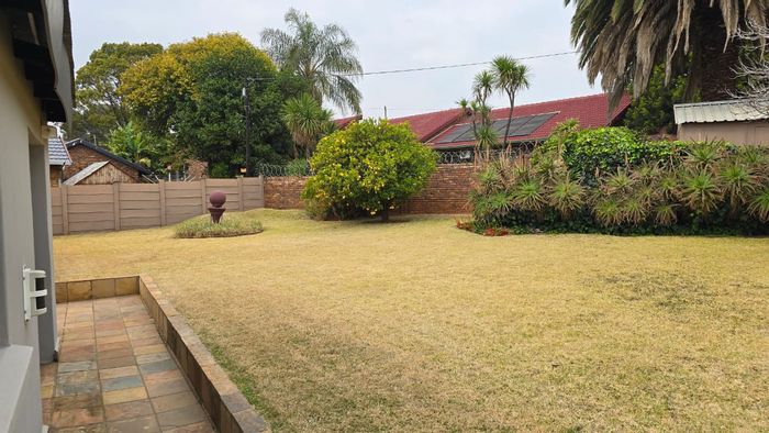 Rooihuiskraal House For Sale: 4 Bedrooms, 3 Living Areas, Braai Area, Security Features.