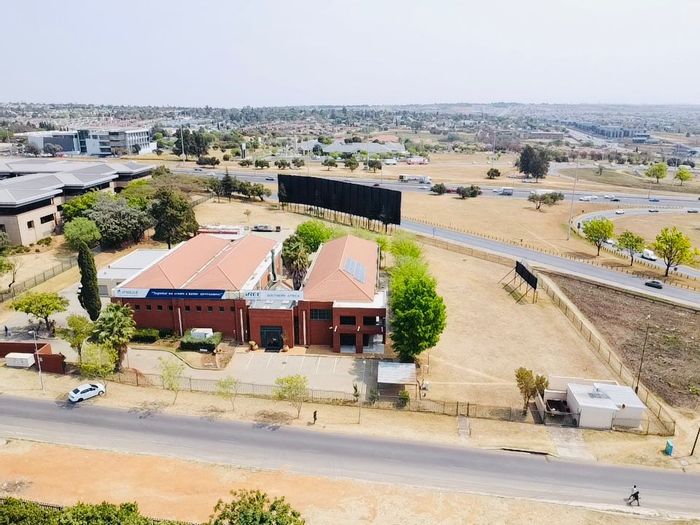 Industrial Property For Sale in Randjespark: 2,585 m² with expansion potential.