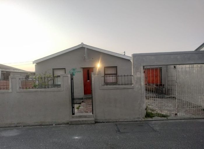 Tafelsig House For Sale: 3 Bedrooms, Separate 2-Bedroom Flat, Income Potential.