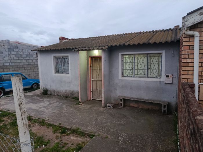 2-Bedroom House with Flatlet Potential – For Sale in West End, Gqeberha