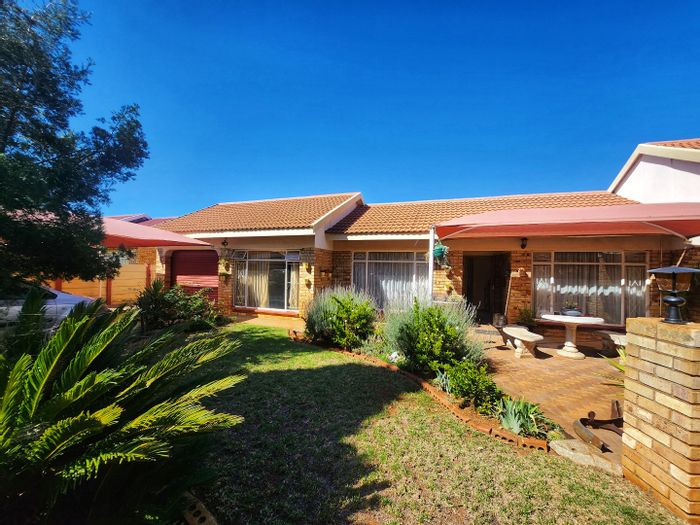 3-Bedroom House For Sale in Stilfontein Ext 4 with garden and borehole.