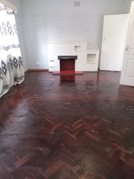 Homestead Apartment To Rent: Private room, garden access, shared living with amenities.