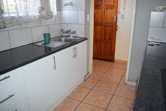 For Sale: Apartment in Sunnyside, fully let, strong rental income, ideal investment.