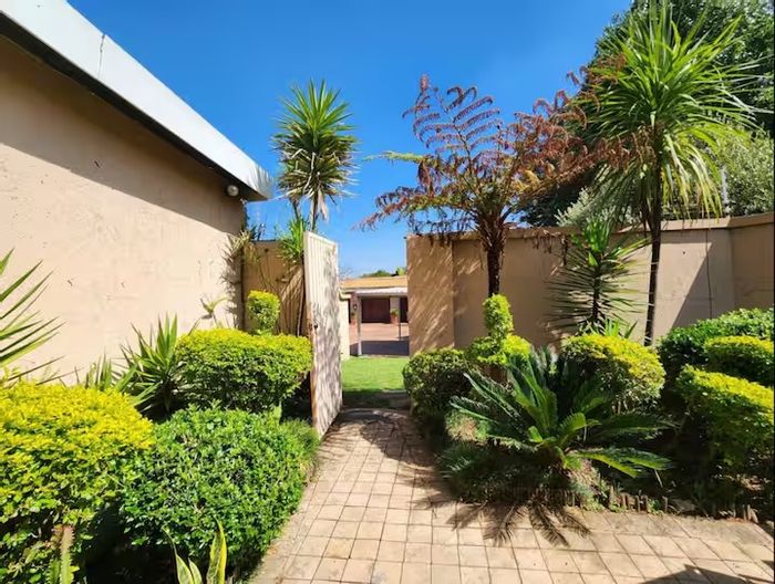 For Sale: Apartment in Woodmead with garden, open-plan living, and convenient location.