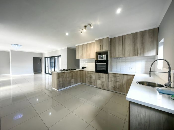 House to Rent in Blue Mountain Village: 4 beds, 3 baths, gourmet kitchen, outdoor oasis.