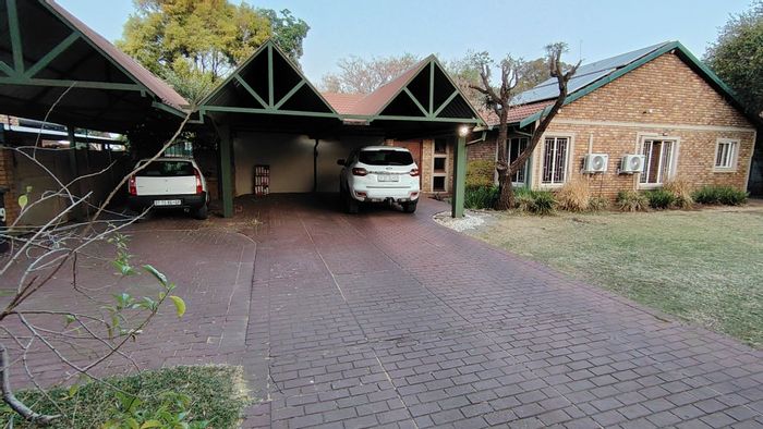Eldoraigne House For Sale: 5 Bedrooms, Pool, Flatlet, Solar Power, Security Features.