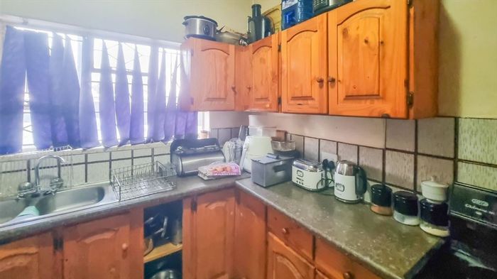 For Sale: Apartment in Kempton Park Central with 3 bedrooms, garage, and pantry.