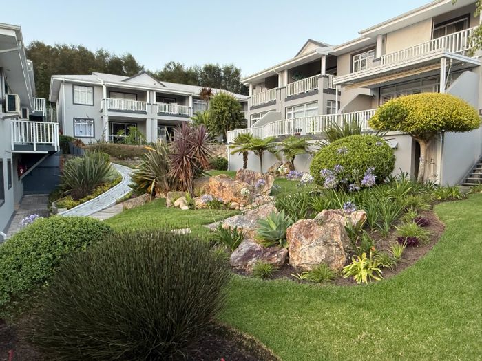 Lelieskloof Apartment For Sale: 2 beds, communal garden, secure complex, great investment.