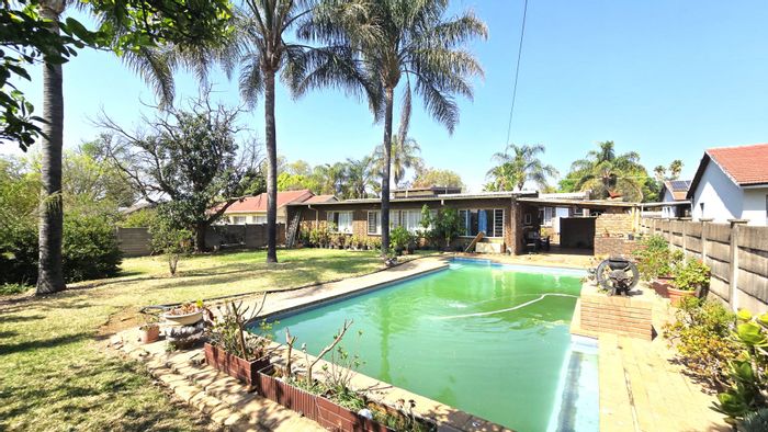For Sale: Spacious 4-bedroom house in Rayton Central with pool and double garage.