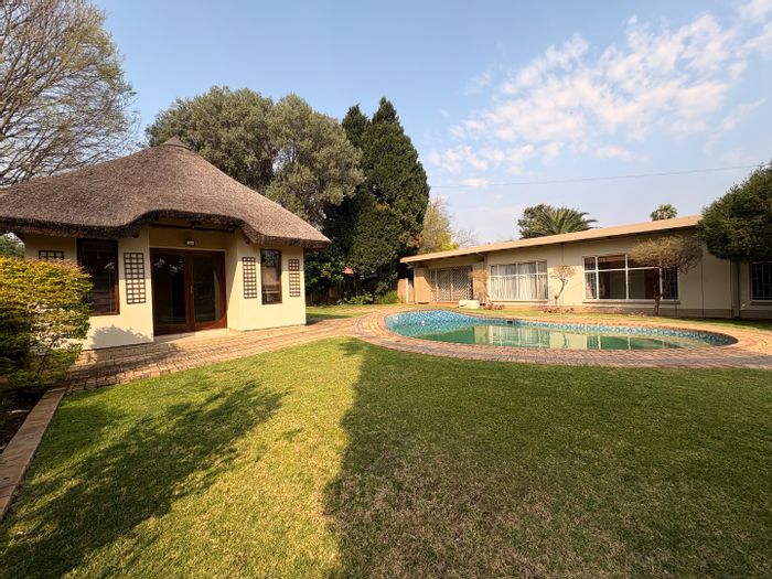 Neserhof House For Sale: 4 bedrooms, separate flat, garden, solar inverter, secure parking.