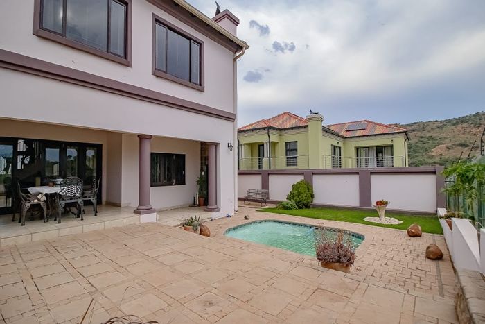 House For Sale in Magaliesberg Country Estate: 4 Bedrooms, Pool, 24/7 Security.