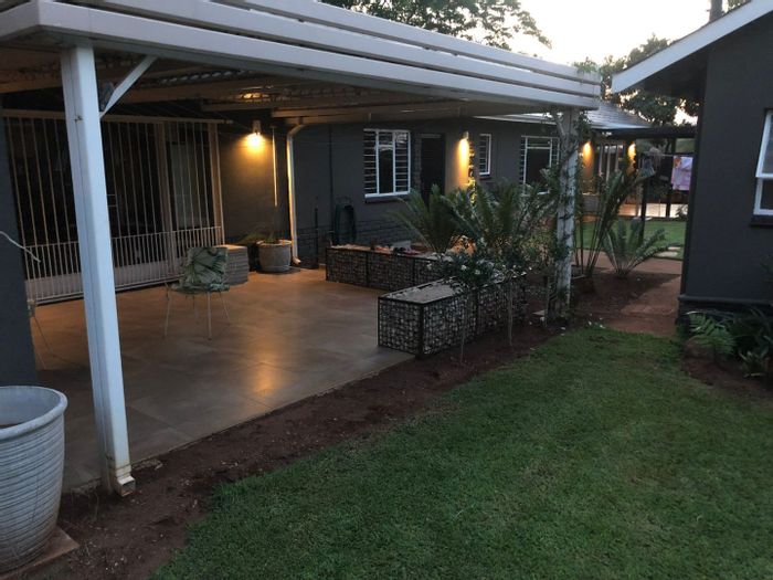 For Sale: House in Annlin with 4 bedrooms, jacuzzi, solar power, and study.