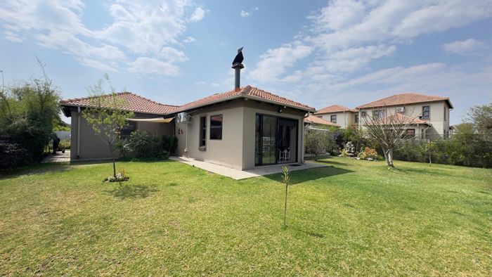 For Sale: House in Ngwenya River Estate with 3 beds, security, and river views.