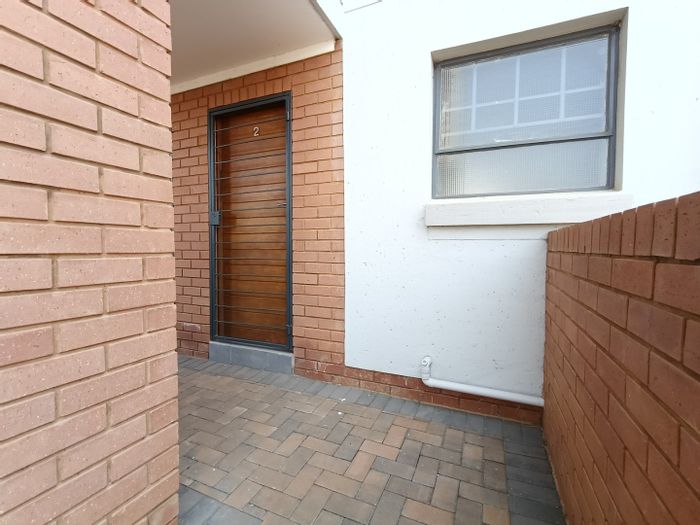 Glen Marais Apartment To Rent: 2 beds, pet-friendly, secure estate with amenities.