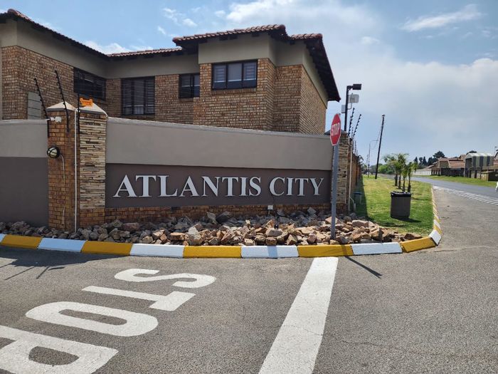 For Sale: 2-Bedroom Apartment in Sonneveld with Secure Estate and Convenient Amenities.