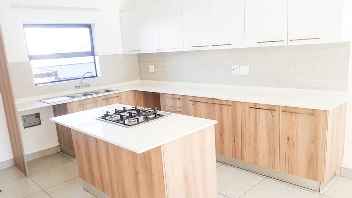 To Rent: Apartment in Modderfontein with clubhouse, pool, and 24-hour security.