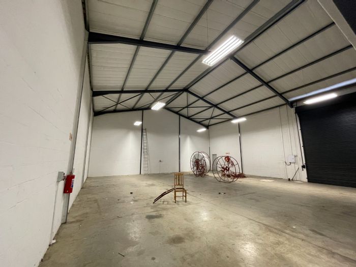 Industrial unit to rent in Rivergate, 24-hour security, truck access, fibre-ready.