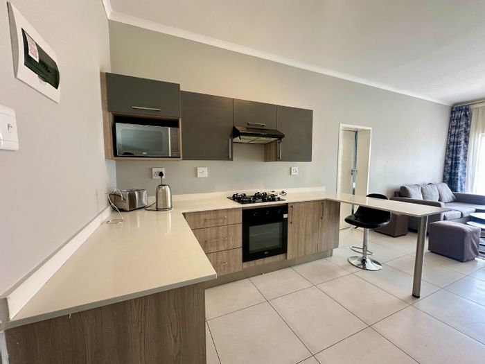 Crowthorne AH Apartment For Sale: 2 beds, pool, clubhouse, secure access.