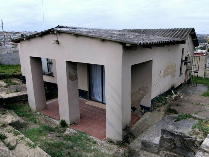 For Sale: Spacious 3-Bedroom House in Mdantsane Nu 14 with Large Yard.