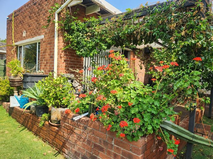 Eastleigh House To Rent: 1 Bed, Pet Friendly, Secure with Electric Fencing.