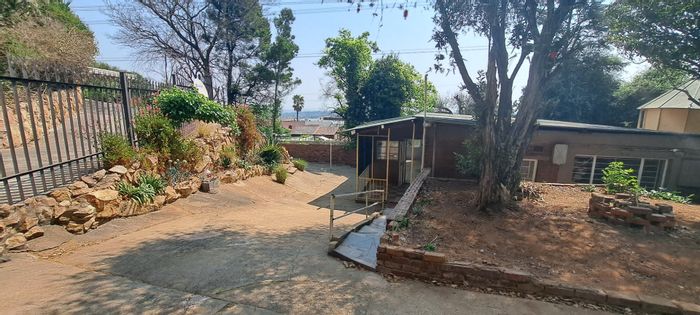 3-bedroom house in Solheim to rent, includes garden, storeroom, and parking.