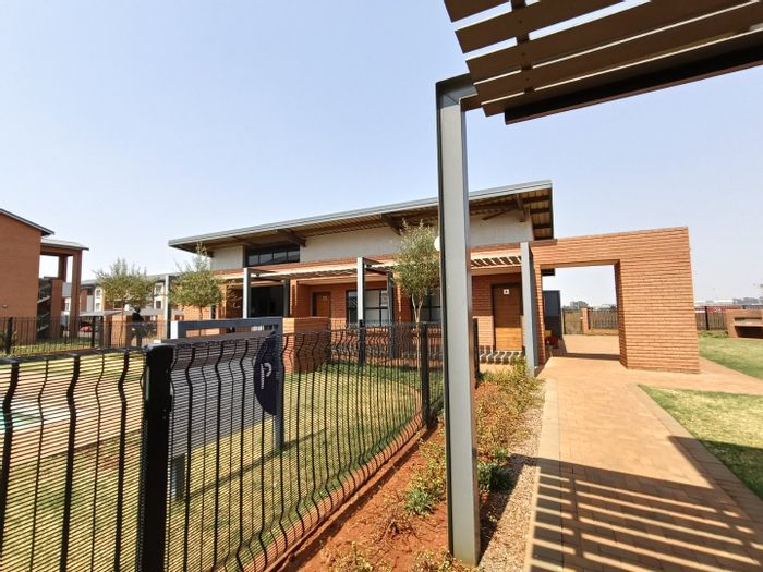 Glen Marais Apartment To Rent: 2 beds, secure estate, pet-friendly, private garden.