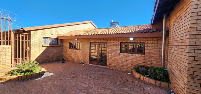 For Sale: Spacious 10-bedroom house in Lenasia South with flatlet and amenities.