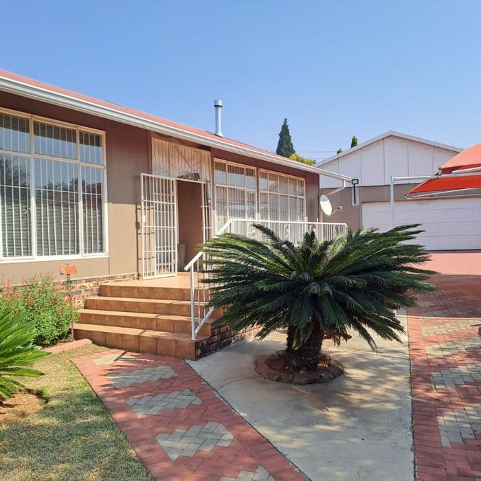 Vaal Marina Central House For Sale: 3 Bedrooms, Lapa, Double Garage, Walk to Waterfront.
