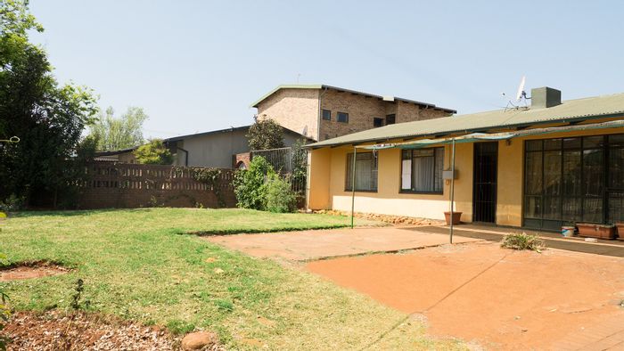 Silverton House For Sale: 3 Bedrooms, pool, granny flat, close to amenities.