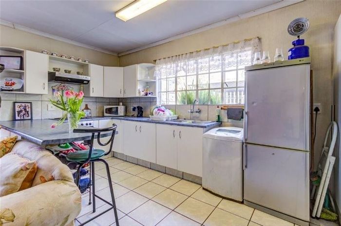 For Sale: House in Van Riebeeck Park with pool, granny flat, and ample parking.